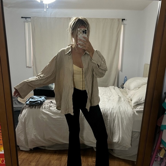 H&M BUTTON UP - Picture 2 of 10